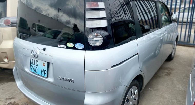 Toyota Sienta