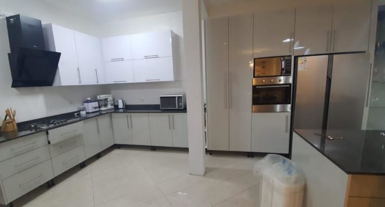 VENDO CASA DE LUXO EM KUMBEZA