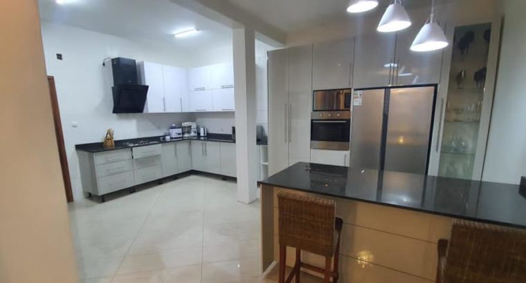 VENDO CASA DE LUXO EM KUMBEZA