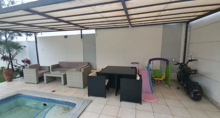 VENDO CASA DE LUXO EM KUMBEZA