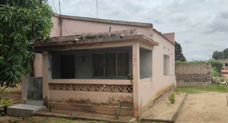 Casa t2 em kumbeza proximo a 5mil casas