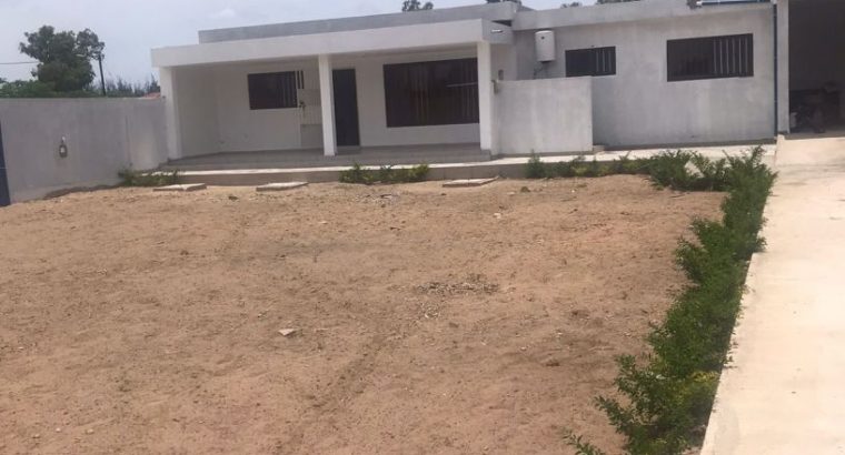 Vende-se casa tipo 1 recém-construída, em Nkobe