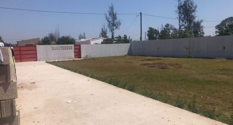 Vende-se casa tipo 1 recém-construída, em Nkobe