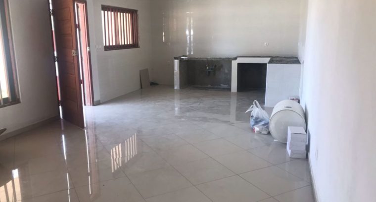 Vende-se casa tipo 1 recém-construída, em Nkobe