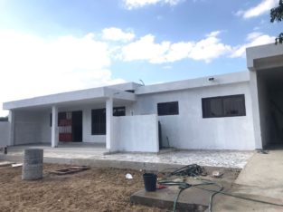 Vende-se casa tipo 1 recém-construída, em Nkobe