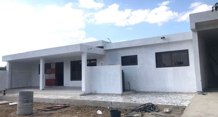 Vende-se casa tipo 1 recém-construída, em Nkobe