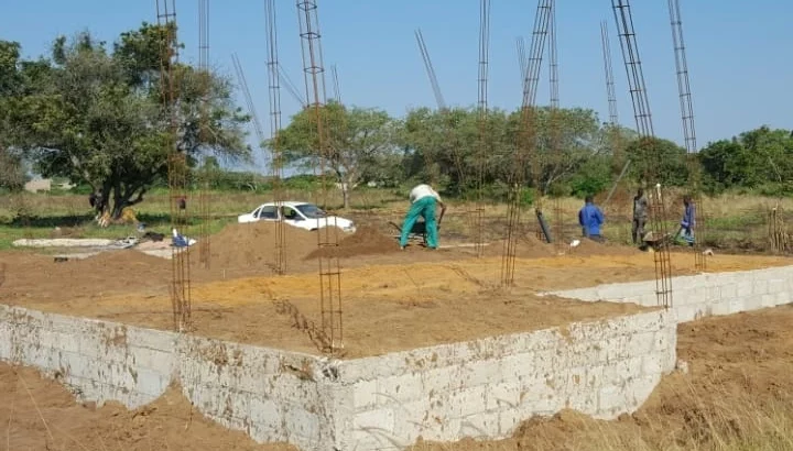 Obra inacabada a 2km da rotunda da portagem katemb