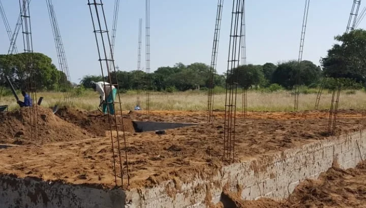 Obra inacabada a 2km da rotunda da portagem katemb