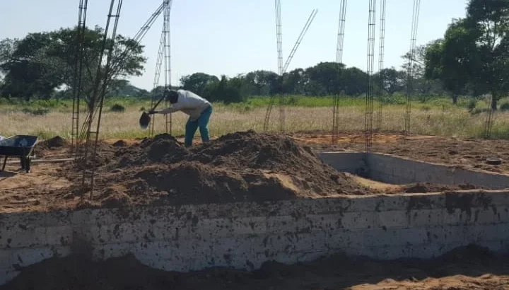 Obra inacabada a 2km da rotunda da portagem katemb