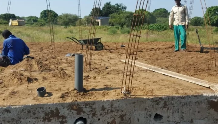 Obra inacabada a 2km da rotunda da portagem katemb