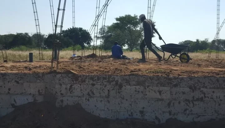 Obra inacabada a 2km da rotunda da portagem katemb